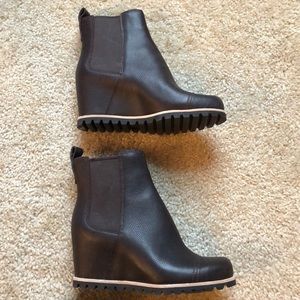 ugg pax bootie